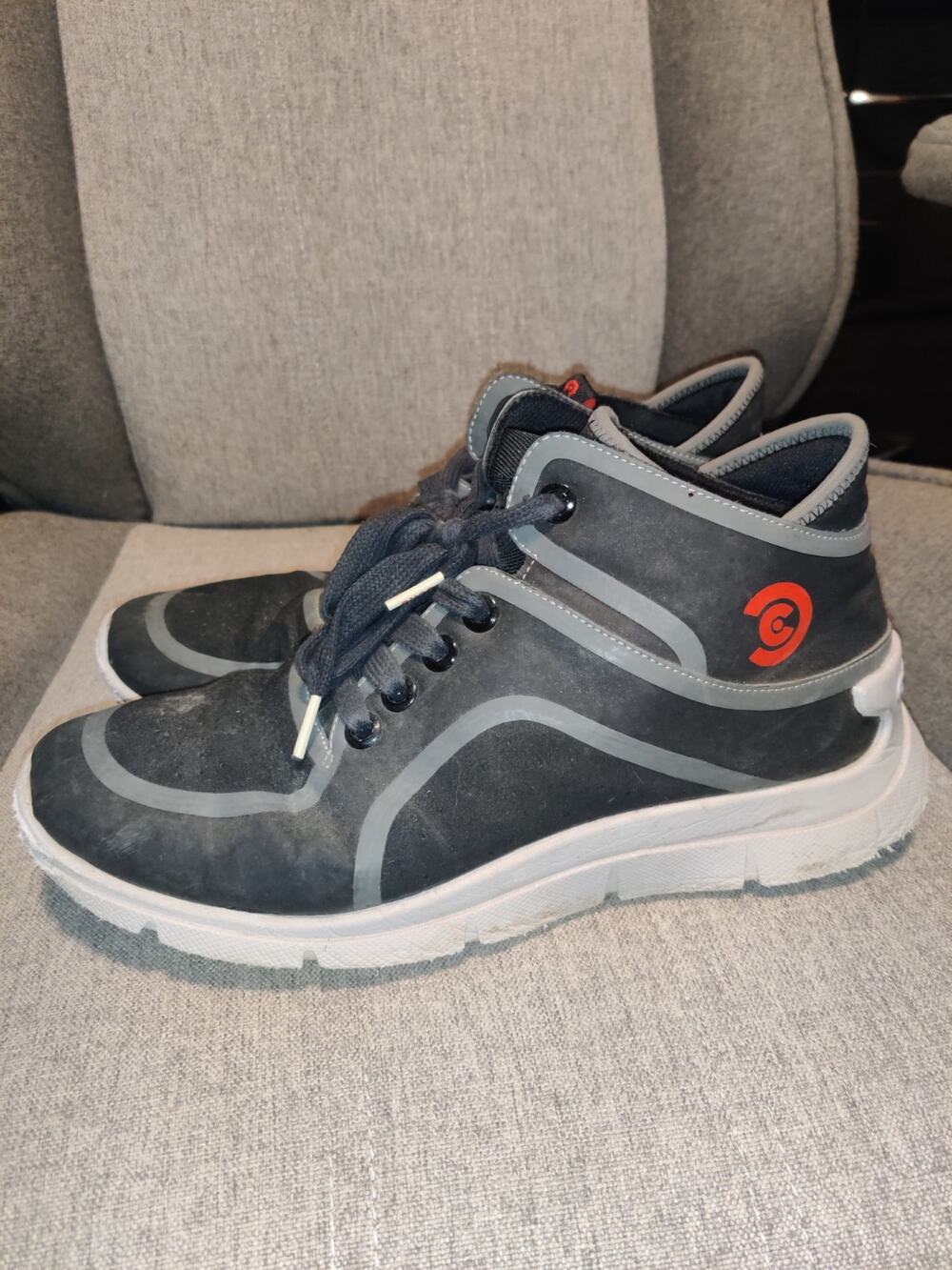 Ccilu Shoes Men's Size 9 High Top Lace Up Gray